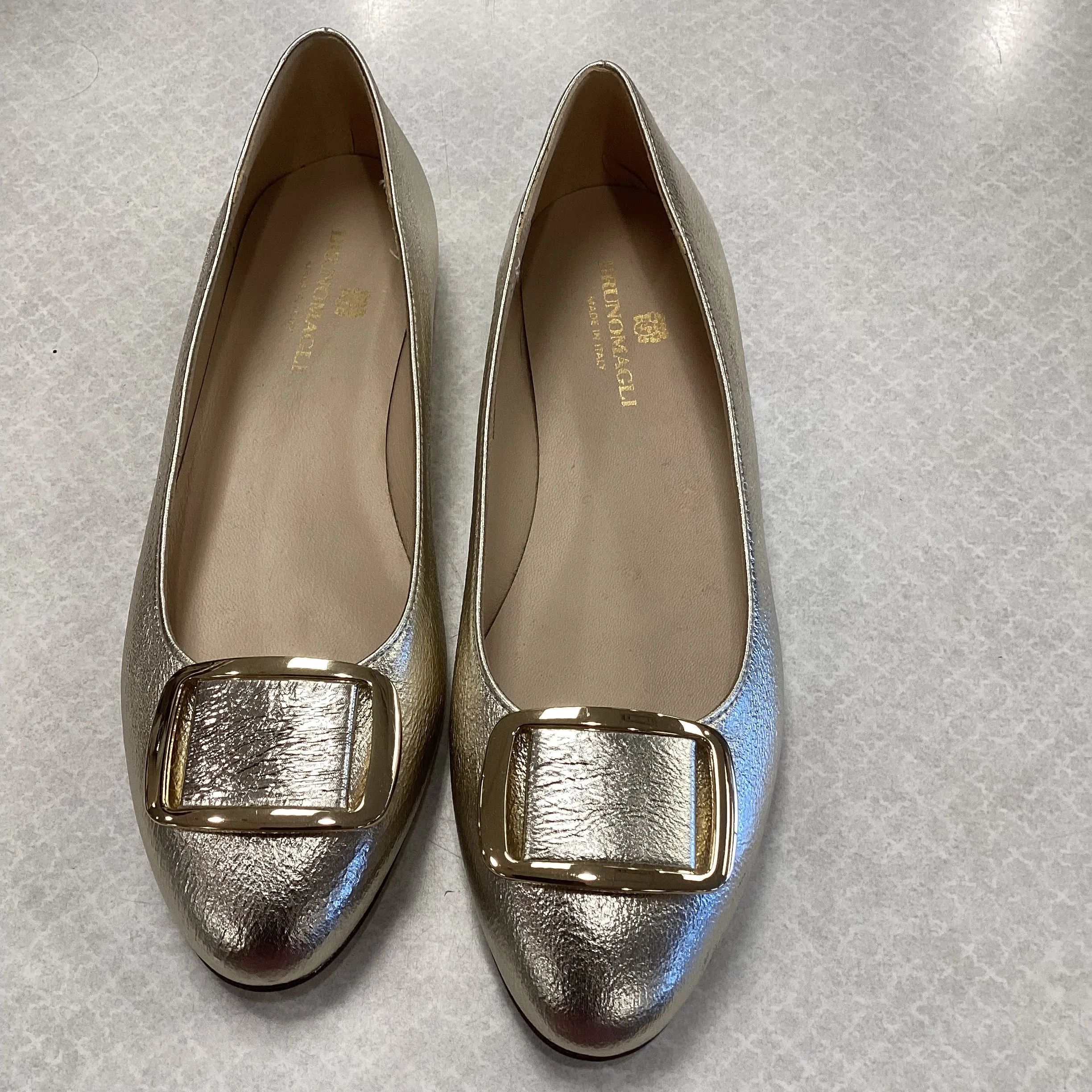 Shoes Flats By Bruno Magli Shoes In Gold, Size: 8.5